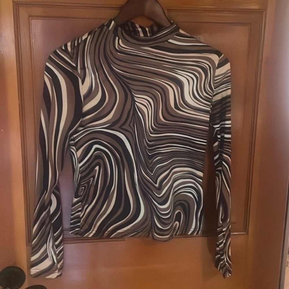 Marbled long sleeve fitted top